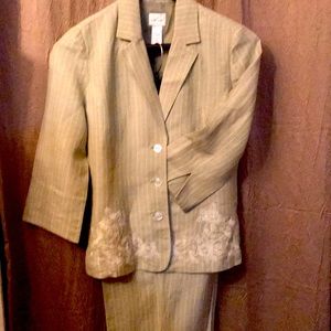 Emma James Grn/Wht pantsuit 12 ,embroidered jacket